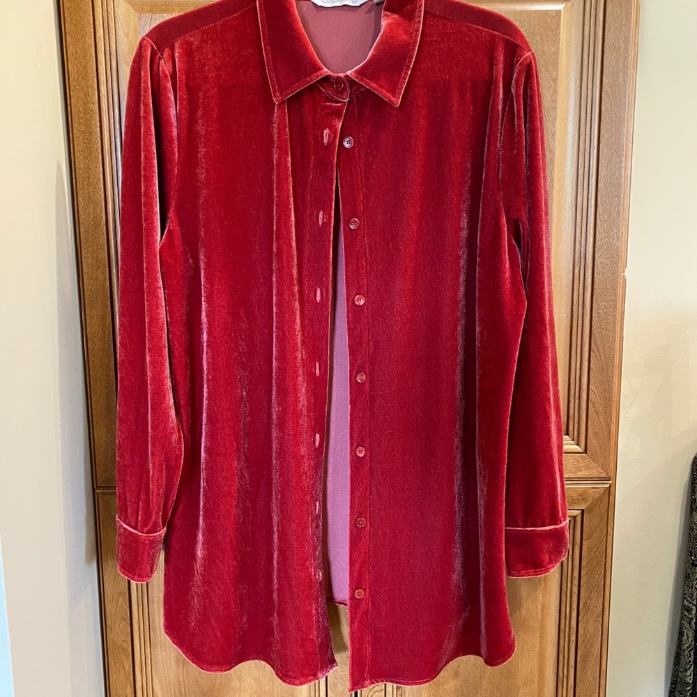 Soft Surroundings L/S velvet top. Red.
